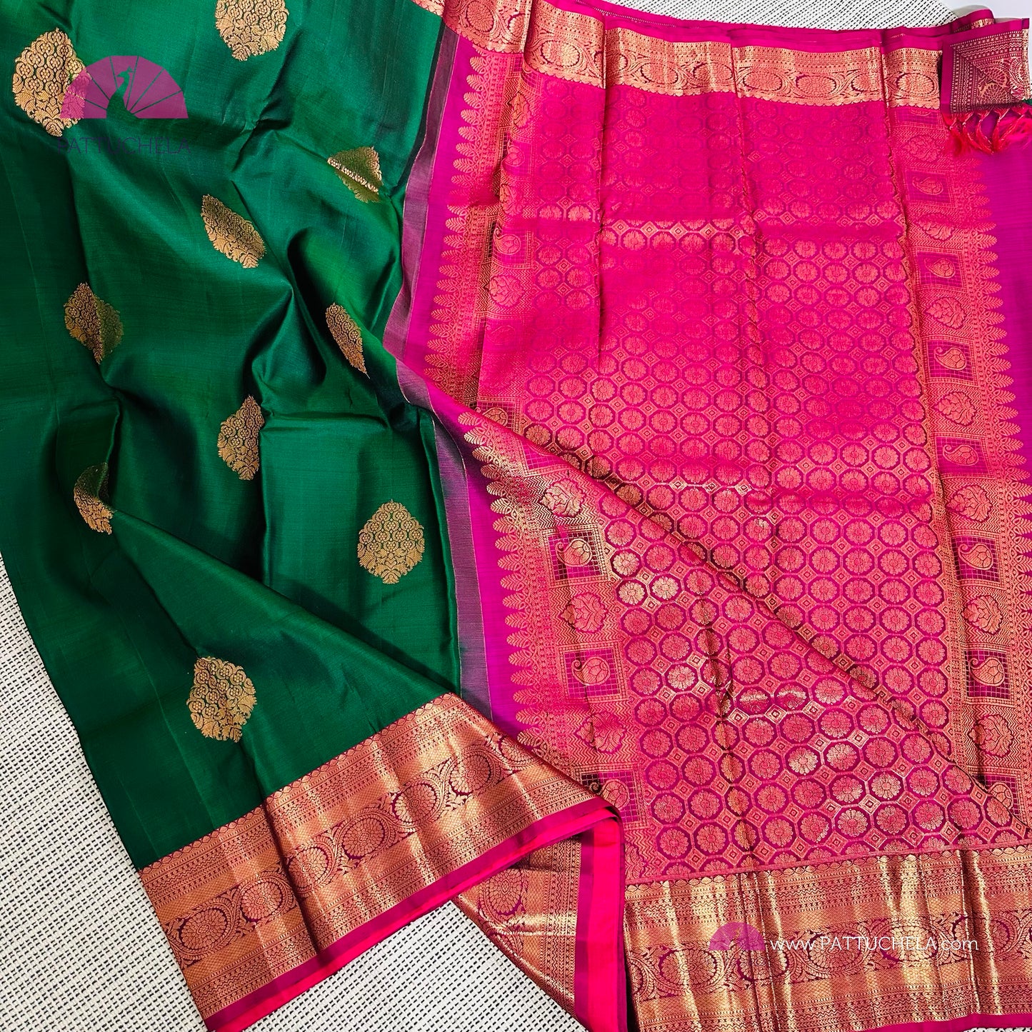 Majenta Zari weaved pallu
