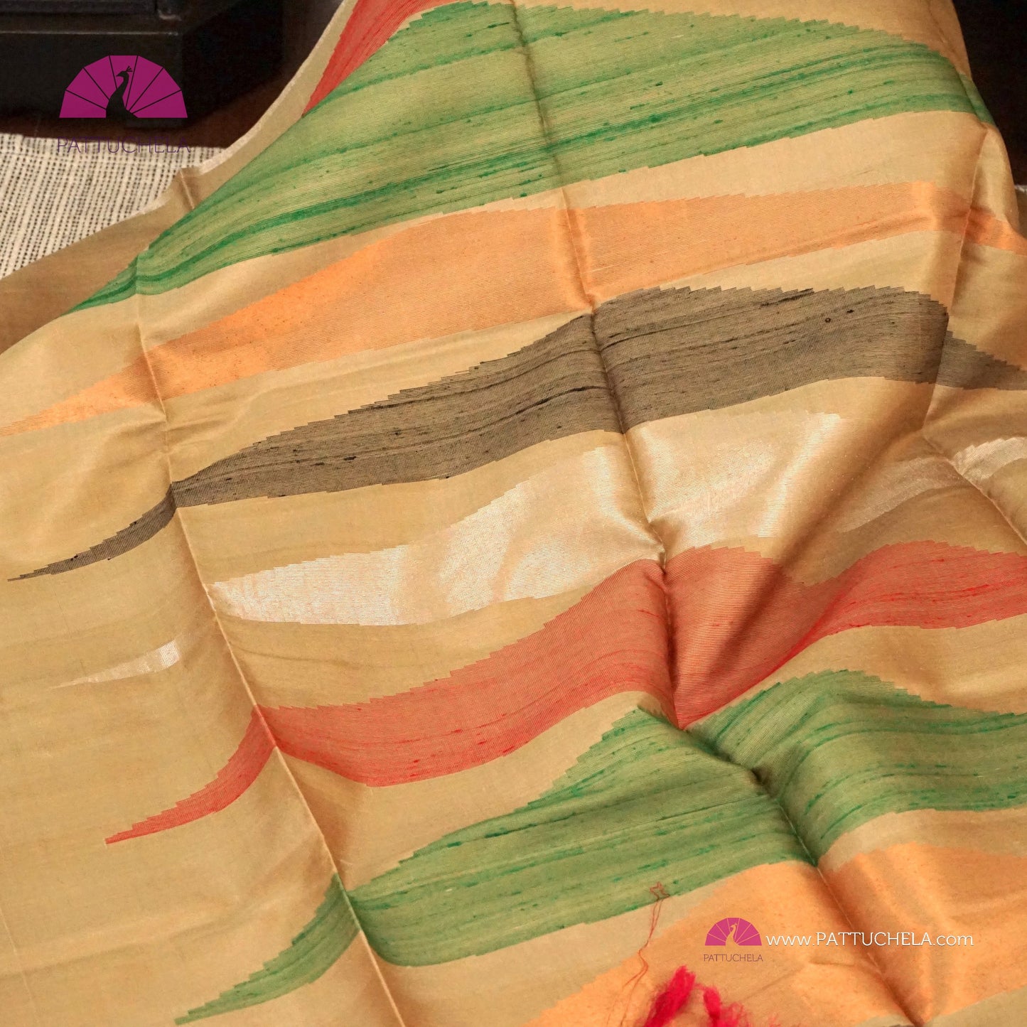 Pure Kanchipuram borderless Beige Handloom SILK MARK CERTIFIED Saree with multiple hues
